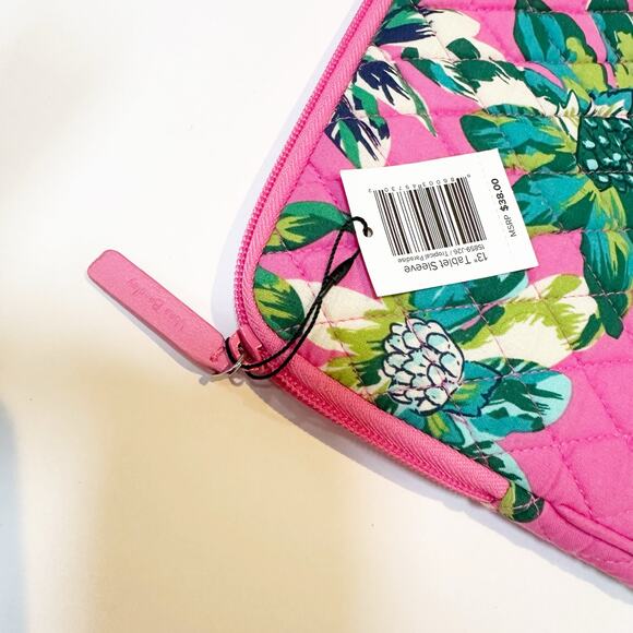 Vera Bradley Quilted 13″ Laptop Sleeve Bright Pink & Bold Tropical Paradise - Picture 2 of 4